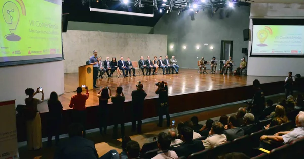 Governador participa de evento sobre metrópoles inteligentes