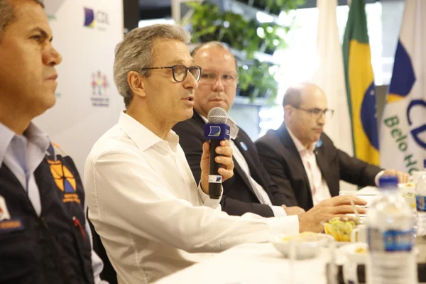 Romeu Zema participa de reunião de trabalho na CDL-BH