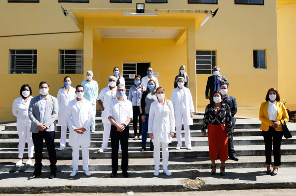 Romeu Zema entrega ambulâncias e inaugura leitos de UTI para tratamento de coronavírus em Guanhães, no Vale do Rio Doce