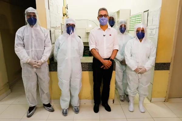 Romeu Zema entrega ambulâncias e inaugura leitos de UTI para tratamento de coronavírus em Guanhães, no Vale do Rio Doce