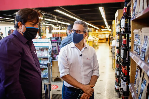 Romeu Zema participa de lançamento de linha de cafés especiais produzidos em Minas