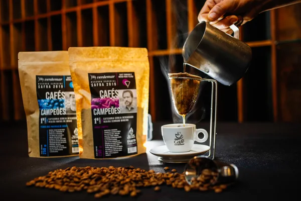 Romeu Zema participa de lançamento de linha de cafés especiais produzidos em Minas