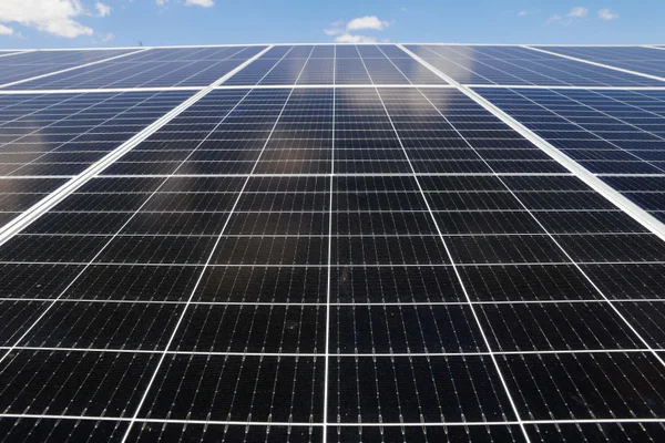 Romeu Zema participa de inauguração de usina solar fotovoltaica em Uberlândia, no Triângulo Mineiro