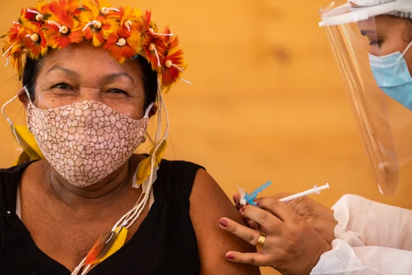 Estado começa vacinação de indígenas contra a covid