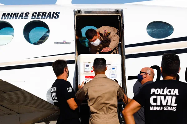 Governo de Minas distribui mais 356,3 mil doses de vacinas contra covid-19