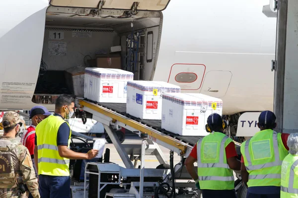 Minas Gerais recebe 285,2 mil doses de vacinas contra covid-19