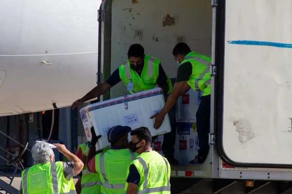 Minas recebe mais 509,8 mil doses de vacinas contra a covid-19