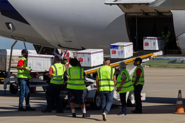 Minas recebe mais 509,8 mil doses de vacinas contra a covid-19