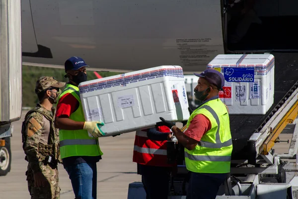 Minas recebe mais 509,8 mil doses de vacinas contra a covid-19