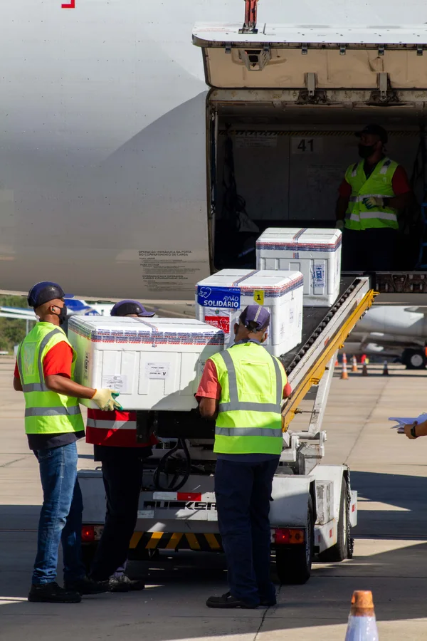 Minas recebe mais 509,8 mil doses de vacinas contra a covid-19