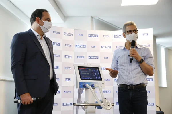 Entrega de respiradores doados pela Fiemg
