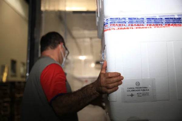 Minas recebe mais de 1 milhão de vacinas contra covid-19