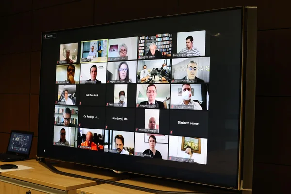 Videoconferência para reunião do Comitê Extraordinário Covid-19