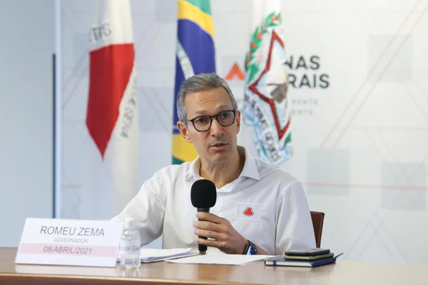 Governador e secretário de Saúde concedem coletiva à imprensa