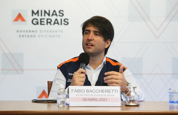 Governador e secretário de Saúde concedem coletiva à imprensa