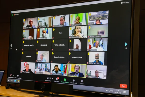 Reunião com Associação Mineira de Municípios e prefeitos mineiros