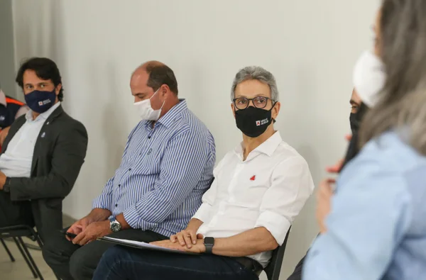 Reunião com prefeitos da microrregião de Governador Valadares