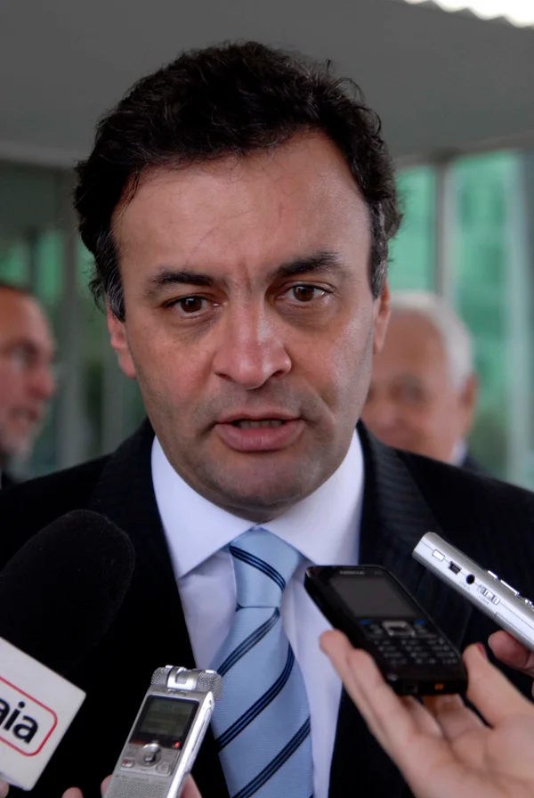 Governador Aécio Neves durante entrevista em Brasília