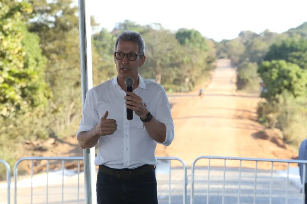 Governador anuncia a pavimentação de 73 quilômetros da MG-402, no Norte de Minas