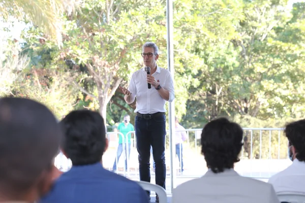 Governador anuncia a pavimentação de 73 quilômetros da MG-402, no Norte de Minas