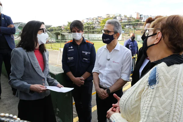Zema acompanhou vacinação contra covid-19 em Juiz de Fora