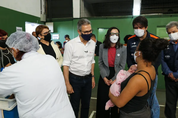 Zema acompanhou vacinação contra covid-19 em Juiz de Fora