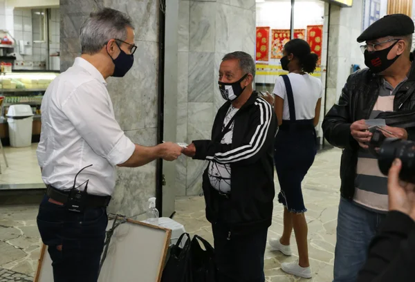 Caminhada de conscientização pelo uso de máscaras de proteção contra covid-19