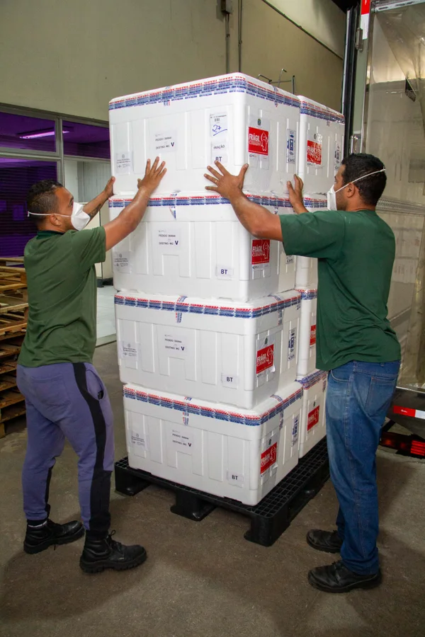 Chegada da 32ª remessa de doses de vacinas contra covid-19