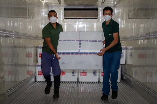 Chegada da 32ª remessa de doses de vacinas contra covid-19