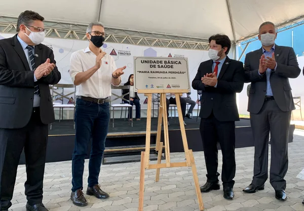 Em Timóteo, Zema participa de inauguração de UBS e entrega títulos de regularização fundiária