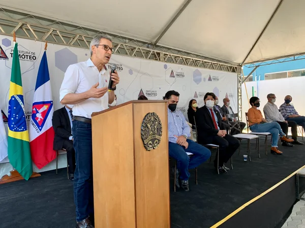 Em Timóteo, Zema participa de inauguração de UBS e entrega títulos de regularização fundiária