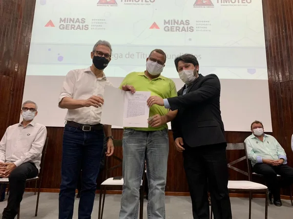 Em Timóteo, Zema participa de inauguração de UBS e entrega títulos de regularização fundiária