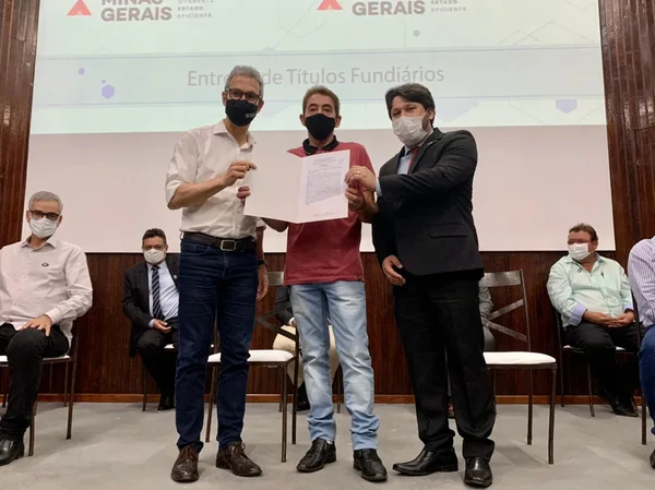 Em Timóteo, Zema participa de inauguração de UBS e entrega títulos de regularização fundiária