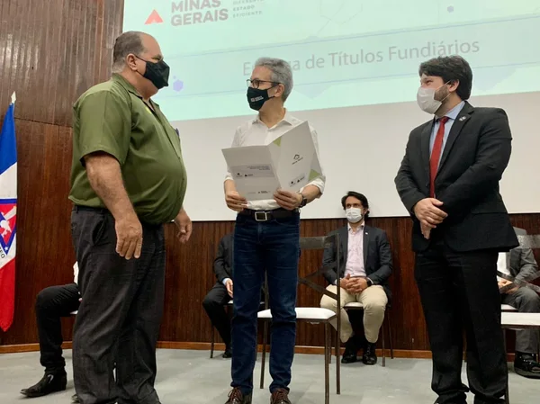 Em Timóteo, Zema participa de inauguração de UBS e entrega títulos de regularização fundiária