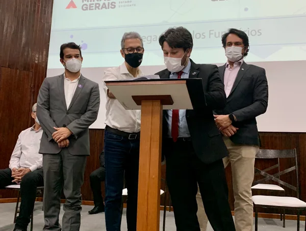 Em Timóteo, Zema participa de inauguração de UBS e entrega títulos de regularização fundiária