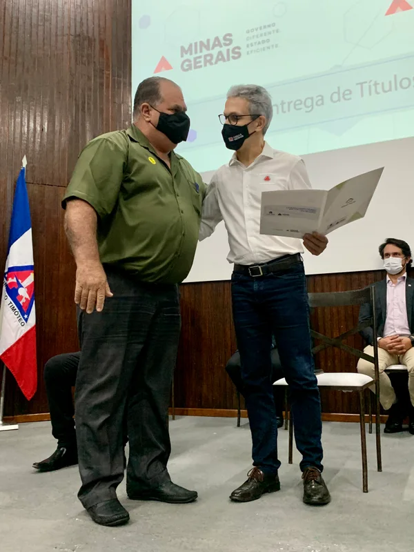 Em Timóteo, Zema participa de inauguração de UBS e entrega títulos de regularização fundiária