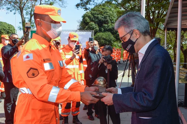 Governandor acompanha formatura de 500 novos soldados do Corpo de Bombeiros Militar de Minas Gerais