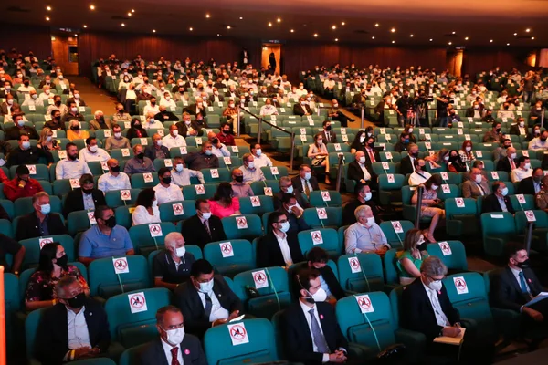Governador Romeu Zema apresenta detalhes do repasse de R$ 1,5 bilhão destinado aos 853 municípios