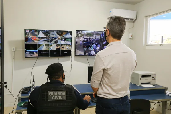 Visita à central de monitoramento da prefeitura de Pedra Azul