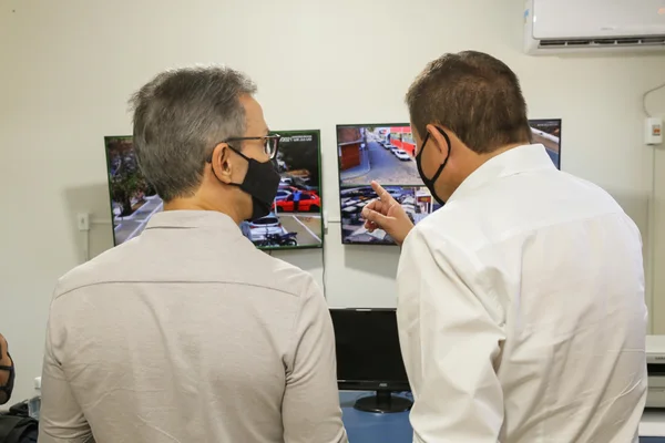Visita à central de monitoramento da prefeitura de Pedra Azul