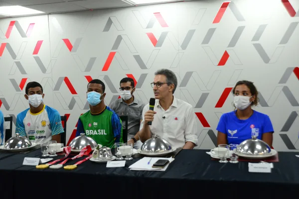 Romeu Zema recebe atletas mineiros olímpicos e paraolímpicos