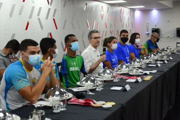 Romeu Zema recebe atletas mineiros olímpicos e paraolímpicos