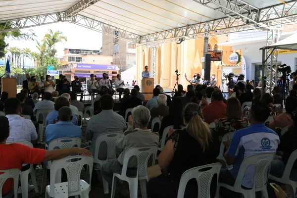 Entrega de Títulos de Regularização Fundiária Urbana em Barroso, no Campo das Vertentes