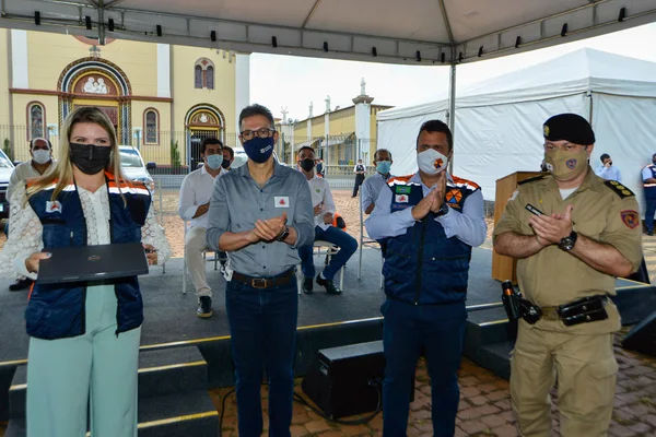 Entrega de kits da Defesa Civil e repasse para construção do heliponto anexo ao Hospital das Clínicas