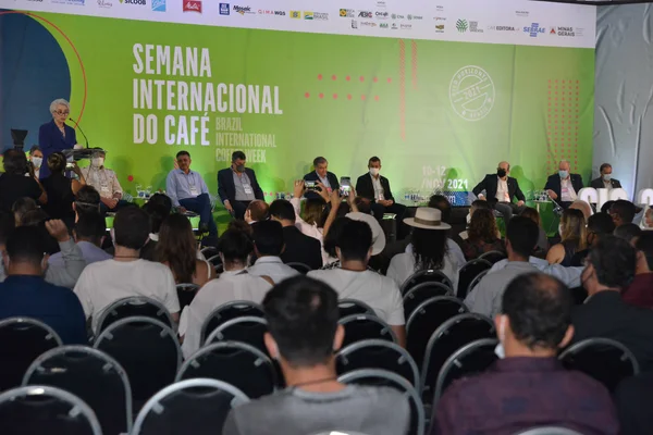 Governador em exercício, Paulo Brant destaca importância do café em feira internacional no Expominas, em BH