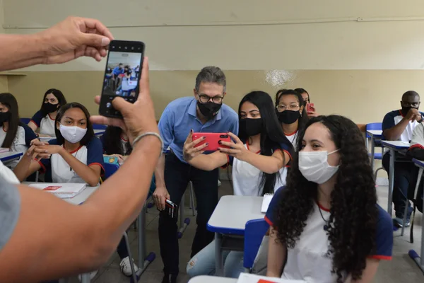 Governador destaca investimentos na educação e inaugura Sala Mineira do Empreendedor, em João Monlevade