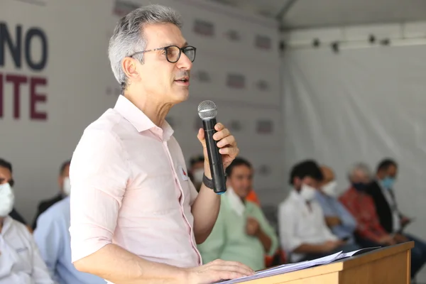 Governador entrega títulos de propriedade rural em Rio Pardo de Minas, no Norte do estado