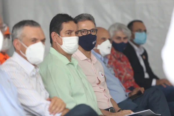 Governador entrega títulos de propriedade rural em Rio Pardo de Minas, no Norte do estado