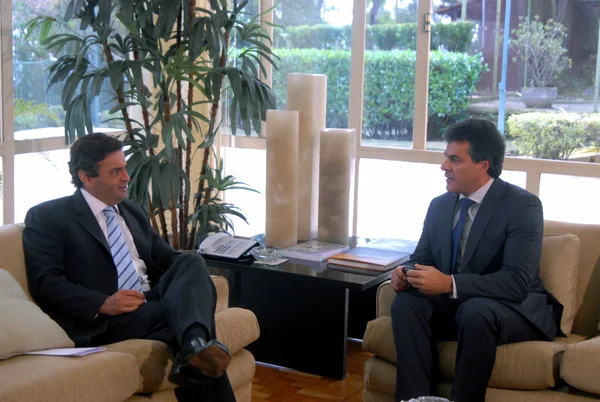O governador Aécio Neves e o prefeito de Curitiba, Beto Richa