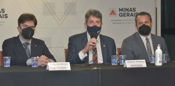 Governo de Minas e Ministério Público firmam Termo de Compromisso com mineradoras para garantir a descaracterização de barragens e dão coletiva